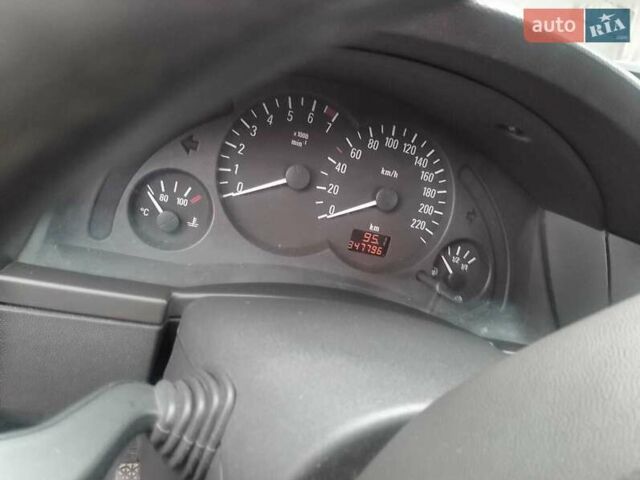 Серый Опель Мерива, объемом двигателя 1.6 л и пробегом 360 тыс. км за 4200 $, фото 3 на Automoto.ua