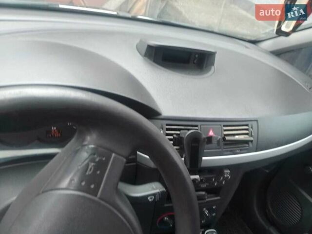 Серый Опель Мерива, объемом двигателя 1.6 л и пробегом 360 тыс. км за 4200 $, фото 5 на Automoto.ua