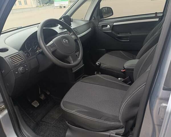 Серый Опель Мерива, объемом двигателя 1.6 л и пробегом 219 тыс. км за 4400 $, фото 12 на Automoto.ua