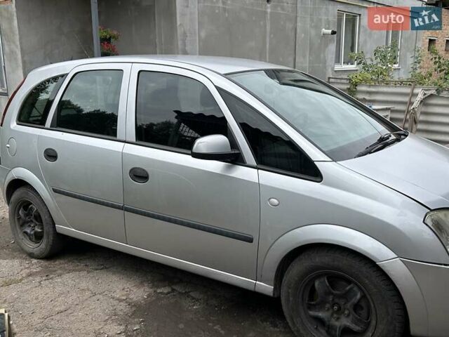 Серый Опель Мерива, объемом двигателя 1.7 л и пробегом 250 тыс. км за 3600 $, фото 1 на Automoto.ua