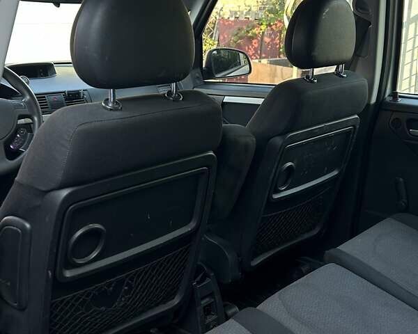 Серый Опель Мерива, объемом двигателя 1.7 л и пробегом 250 тыс. км за 3600 $, фото 3 на Automoto.ua