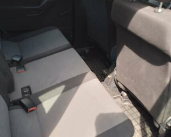 Серый Опель Мерива, объемом двигателя 1.6 л и пробегом 180 тыс. км за 3500 $, фото 4 на Automoto.ua