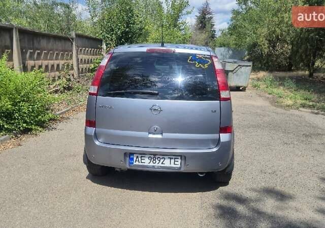 Сірий Опель Меріва, об'ємом двигуна 1.6 л та пробігом 200 тис. км за 5000 $, фото 4 на Automoto.ua