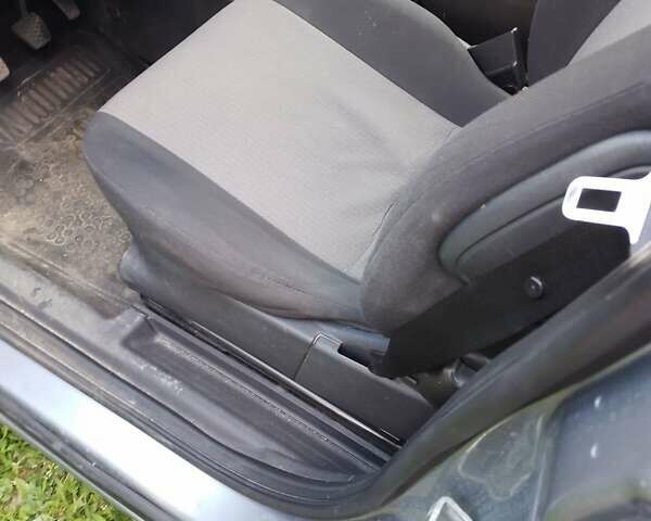 Серый Опель Мерива, объемом двигателя 1.6 л и пробегом 180 тыс. км за 3500 $, фото 9 на Automoto.ua