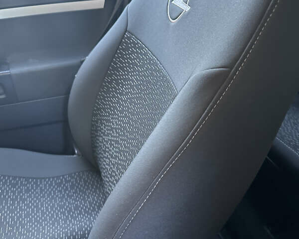 Серый Опель Мерива, объемом двигателя 1.6 л и пробегом 260 тыс. км за 4500 $, фото 5 на Automoto.ua