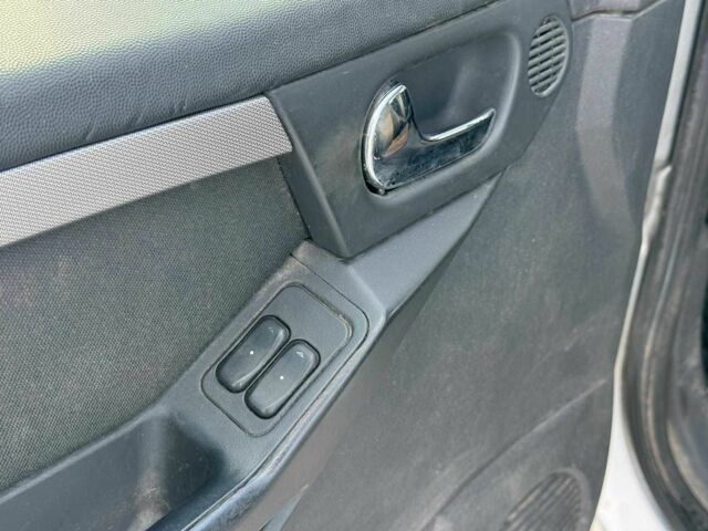 Серый Опель Мерива, объемом двигателя 1.6 л и пробегом 240 тыс. км за 4290 $, фото 12 на Automoto.ua