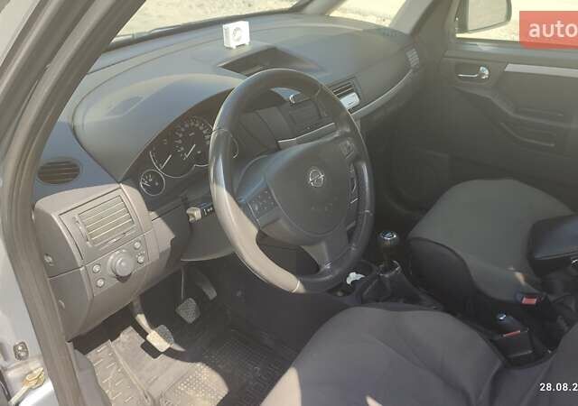 Серый Опель Мерива, объемом двигателя 1.6 л и пробегом 237 тыс. км за 4100 $, фото 12 на Automoto.ua