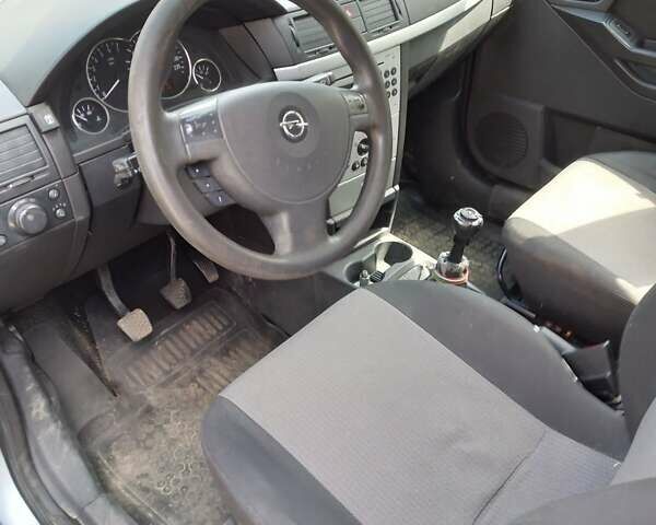 Серый Опель Мерива, объемом двигателя 1.6 л и пробегом 180 тыс. км за 3500 $, фото 6 на Automoto.ua