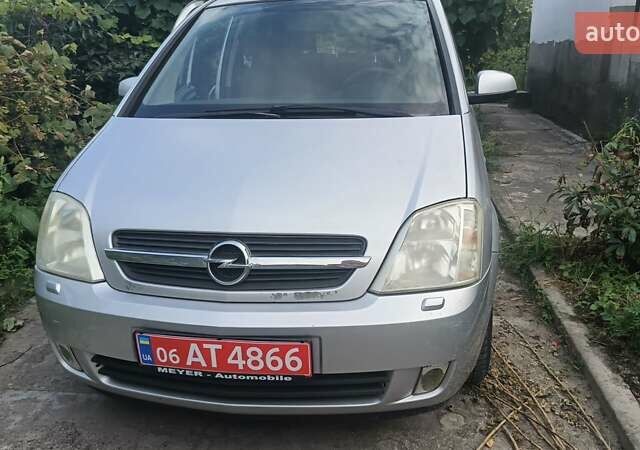 Серый Опель Мерива, объемом двигателя 1.6 л и пробегом 214 тыс. км за 3798 $, фото 3 на Automoto.ua