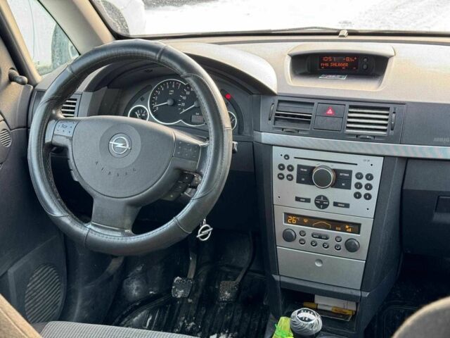 Серый Опель Мерива, объемом двигателя 1.6 л и пробегом 240 тыс. км за 4290 $, фото 23 на Automoto.ua