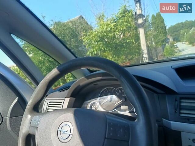 Серый Опель Мерива, объемом двигателя 1.6 л и пробегом 214 тыс. км за 3798 $, фото 8 на Automoto.ua