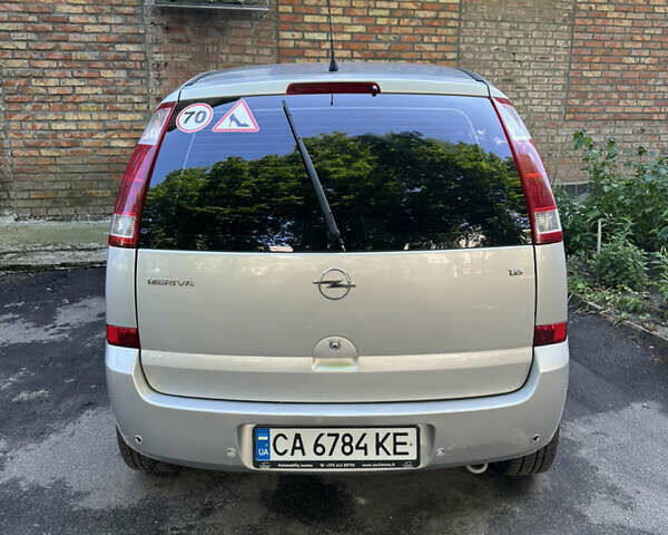 Серый Опель Мерива, объемом двигателя 1.6 л и пробегом 260 тыс. км за 4500 $, фото 1 на Automoto.ua