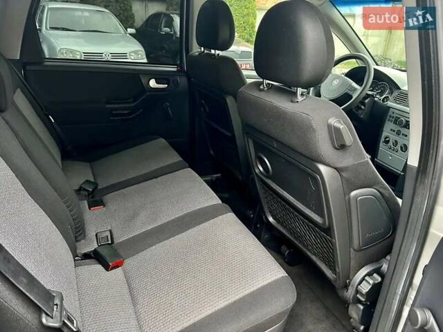 Сірий Опель Меріва, об'ємом двигуна 1.4 л та пробігом 190 тис. км за 4400 $, фото 24 на Automoto.ua