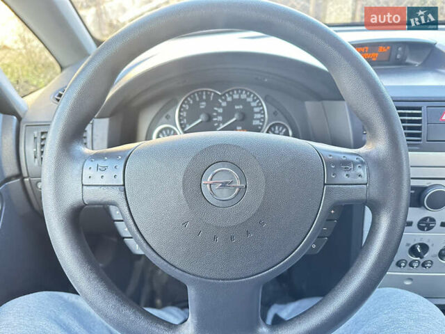 Сірий Опель Меріва, об'ємом двигуна 1.6 л та пробігом 107 тис. км за 4700 $, фото 4 на Automoto.ua