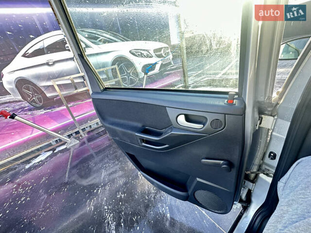 Сірий Опель Меріва, об'ємом двигуна 1.6 л та пробігом 107 тис. км за 4700 $, фото 32 на Automoto.ua