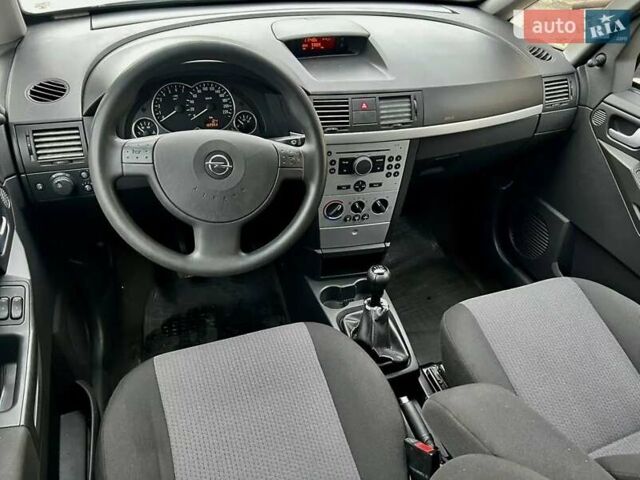 Сірий Опель Меріва, об'ємом двигуна 1.4 л та пробігом 190 тис. км за 4400 $, фото 23 на Automoto.ua