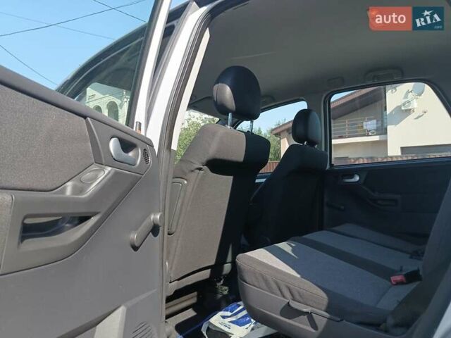 Серый Опель Мерива, объемом двигателя 1.6 л и пробегом 214 тыс. км за 3798 $, фото 6 на Automoto.ua