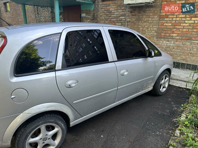 Серый Опель Мерива, объемом двигателя 1.6 л и пробегом 260 тыс. км за 4500 $, фото 2 на Automoto.ua