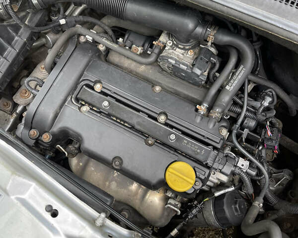 Сірий Опель Меріва, об'ємом двигуна 1.4 л та пробігом 220 тис. км за 4200 $, фото 23 на Automoto.ua