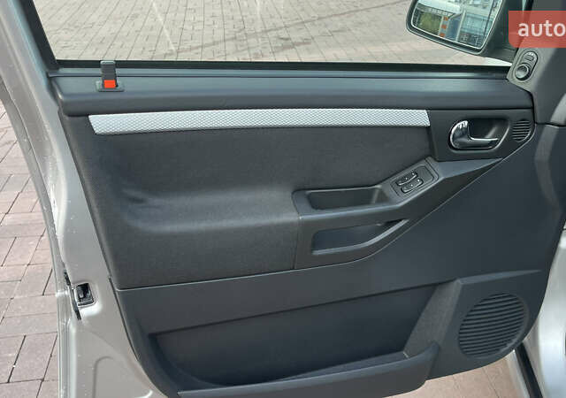 Сірий Опель Меріва, об'ємом двигуна 1.6 л та пробігом 170 тис. км за 4750 $, фото 6 на Automoto.ua