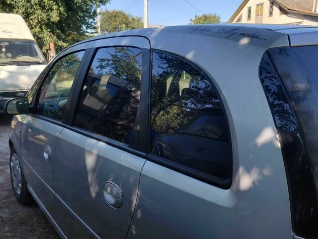 Серый Опель Мерива, объемом двигателя 0 л и пробегом 345 тыс. км за 3200 $, фото 2 на Automoto.ua