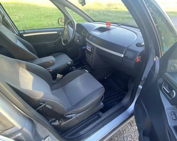 Серый Опель Мерива, объемом двигателя 1.6 л и пробегом 212 тыс. км за 5000 $, фото 8 на Automoto.ua