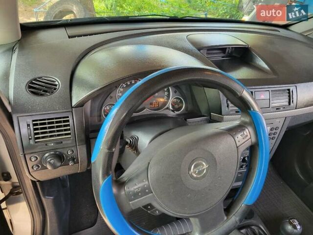 Серый Опель Мерива, объемом двигателя 1.6 л и пробегом 253 тыс. км за 4500 $, фото 6 на Automoto.ua