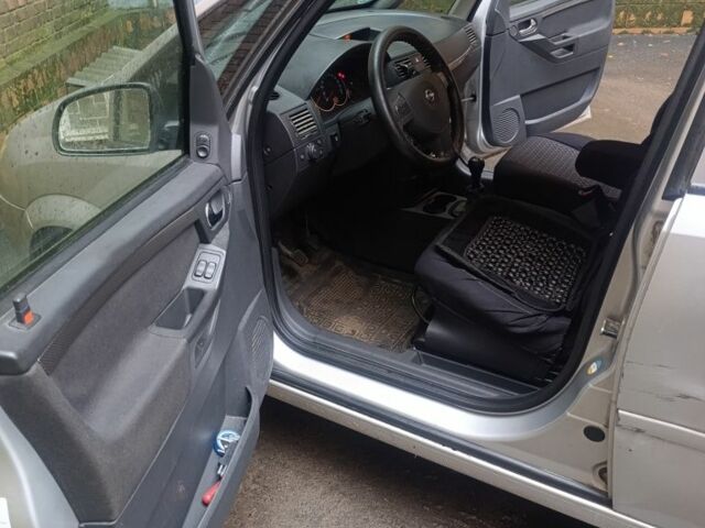 Сірий Опель Меріва, об'ємом двигуна 1.6 л та пробігом 214 тис. км за 4400 $, фото 5 на Automoto.ua