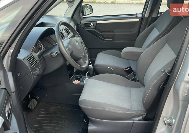 Сірий Опель Меріва, об'ємом двигуна 1.6 л та пробігом 170 тис. км за 4750 $, фото 7 на Automoto.ua