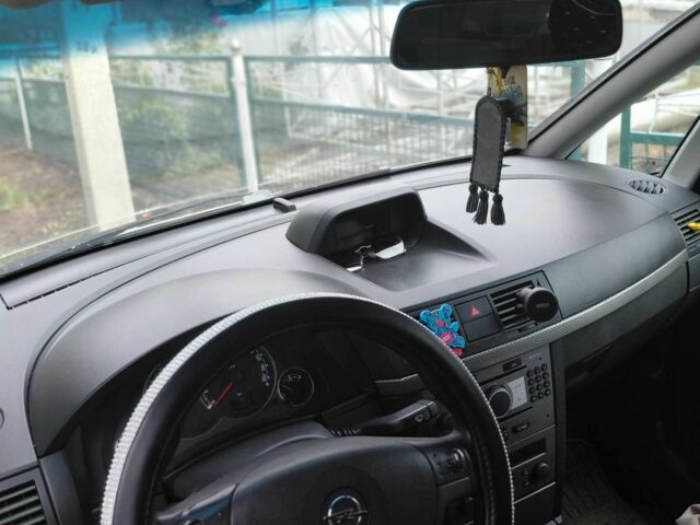 Серый Опель Мерива, объемом двигателя 0 л и пробегом 345 тыс. км за 3200 $, фото 5 на Automoto.ua