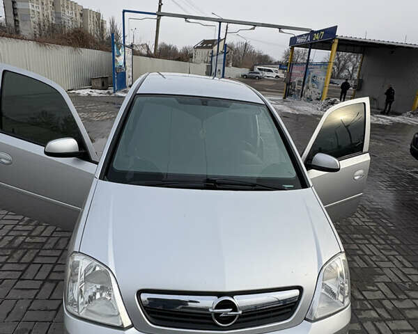 Серый Опель Мерива, объемом двигателя 1.69 л и пробегом 308 тыс. км за 4400 $, фото 4 на Automoto.ua