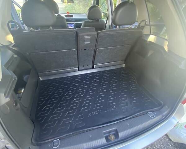 Серый Опель Мерива, объемом двигателя 1.6 л и пробегом 212 тыс. км за 5000 $, фото 7 на Automoto.ua