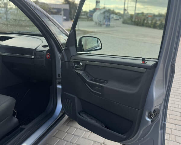 Серый Опель Мерива, объемом двигателя 1.6 л и пробегом 222 тыс. км за 3800 $, фото 12 на Automoto.ua