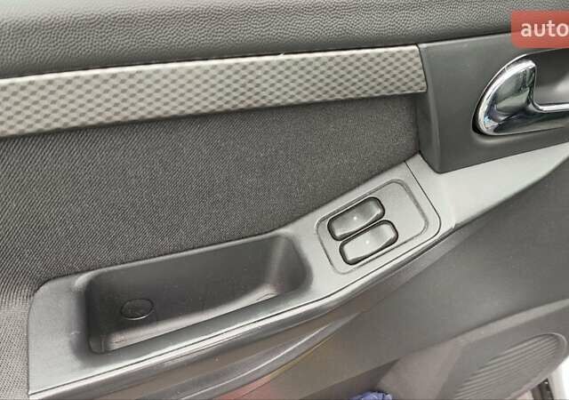 Сірий Опель Меріва, об'ємом двигуна 1.4 л та пробігом 255 тис. км за 3400 $, фото 13 на Automoto.ua