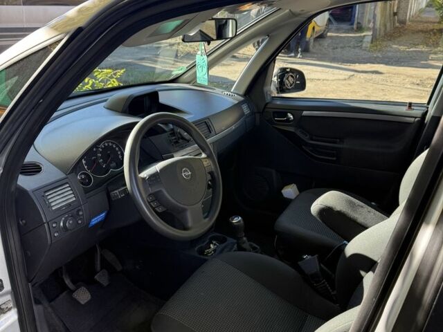 Сірий Опель Меріва, об'ємом двигуна 1.7 л та пробігом 150 тис. км за 3300 $, фото 5 на Automoto.ua