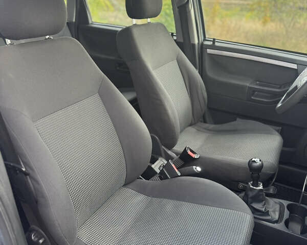 Серый Опель Мерива, объемом двигателя 1.6 л и пробегом 222 тыс. км за 3800 $, фото 13 на Automoto.ua