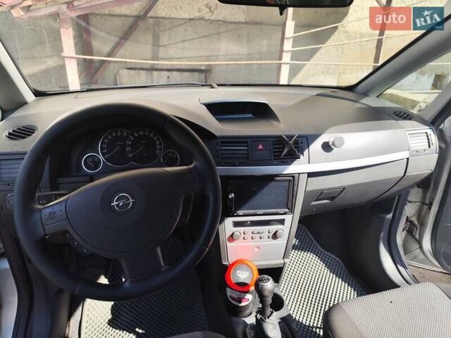 Сірий Опель Меріва, об'ємом двигуна 1.6 л та пробігом 251 тис. км за 3200 $, фото 4 на Automoto.ua