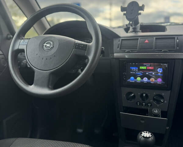 Серый Опель Мерива, объемом двигателя 1.6 л и пробегом 222 тыс. км за 3800 $, фото 16 на Automoto.ua