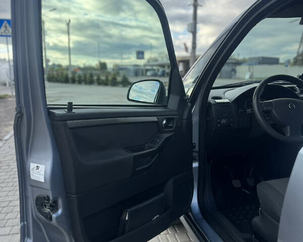 Серый Опель Мерива, объемом двигателя 1.6 л и пробегом 222 тыс. км за 3800 $, фото 9 на Automoto.ua