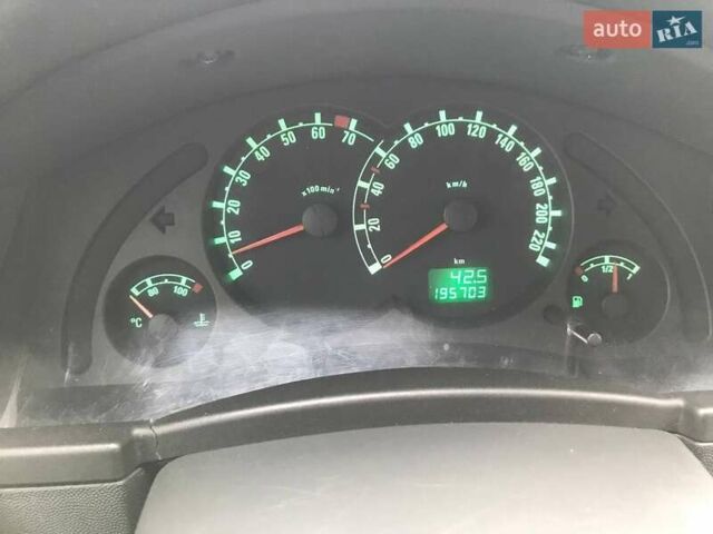 Сірий Опель Меріва, об'ємом двигуна 1.36 л та пробігом 195 тис. км за 4600 $, фото 16 на Automoto.ua