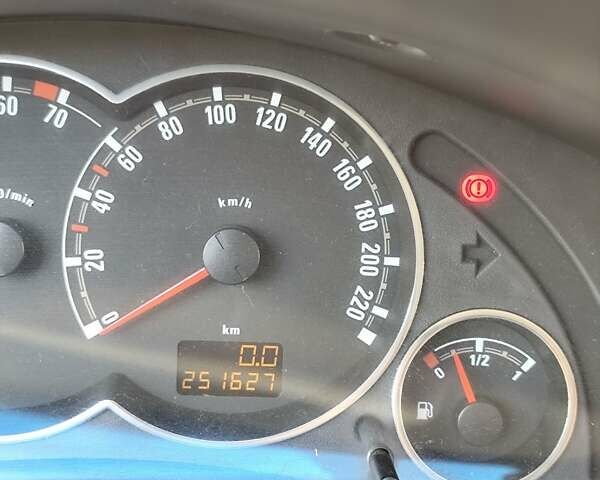 Сірий Опель Меріва, об'ємом двигуна 1.6 л та пробігом 251 тис. км за 3200 $, фото 9 на Automoto.ua