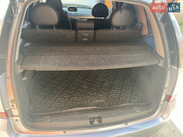 Сірий Опель Меріва, об'ємом двигуна 1.6 л та пробігом 280 тис. км за 4950 $, фото 20 на Automoto.ua