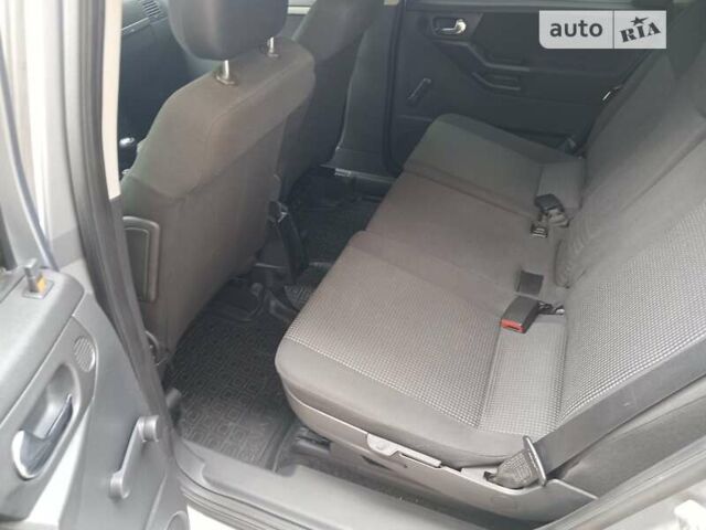 Серый Опель Мерива, объемом двигателя 1.36 л и пробегом 279 тыс. км за 4700 $, фото 4 на Automoto.ua