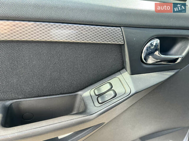 Серый Опель Мерива, объемом двигателя 1.6 л и пробегом 86 тыс. км за 6500 $, фото 8 на Automoto.ua