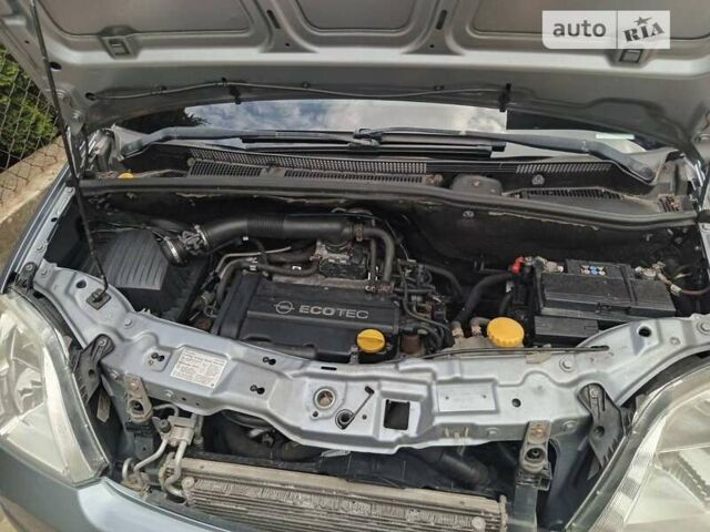 Серый Опель Мерива, объемом двигателя 1.36 л и пробегом 279 тыс. км за 4700 $, фото 2 на Automoto.ua