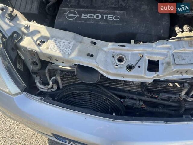 Сірий Опель Меріва, об'ємом двигуна 1.25 л та пробігом 235 тис. км за 5600 $, фото 19 на Automoto.ua