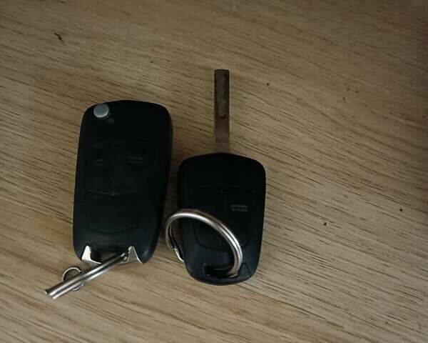 Опель Мерива 2009 в Киеве на Automoto.ua Серый Опель Мерива, объемом двигателя 1.7 л и пробегом 214 тыс. км за 5000 $, фото 6 на Automoto.ua