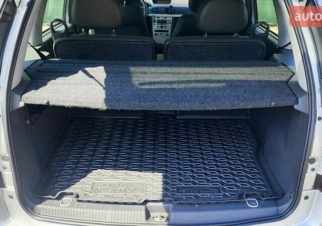 Сірий Опель Меріва, об'ємом двигуна 1.6 л та пробігом 75 тис. км за 6500 $, фото 5 на Automoto.ua