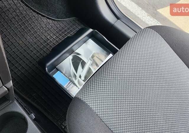 Сірий Опель Меріва, об'ємом двигуна 1.6 л та пробігом 75 тис. км за 6500 $, фото 29 на Automoto.ua