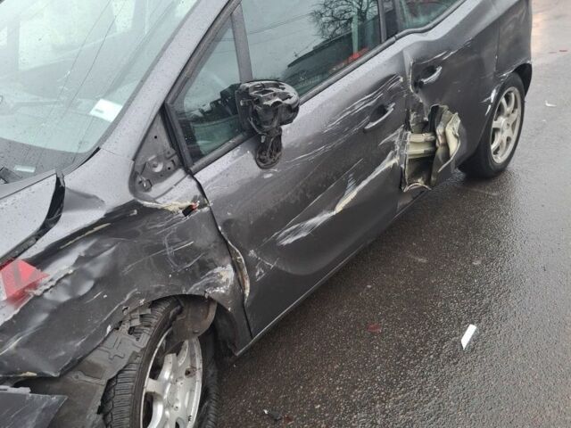 Сірий Опель Меріва, об'ємом двигуна 1.4 л та пробігом 220 тис. км за 3000 $, фото 2 на Automoto.ua